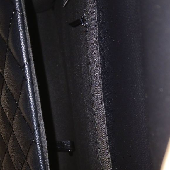 Marilyn Monroe Black Quilted Shoulder Bag with Magnetic Flap Closure - Picture 6 of 9